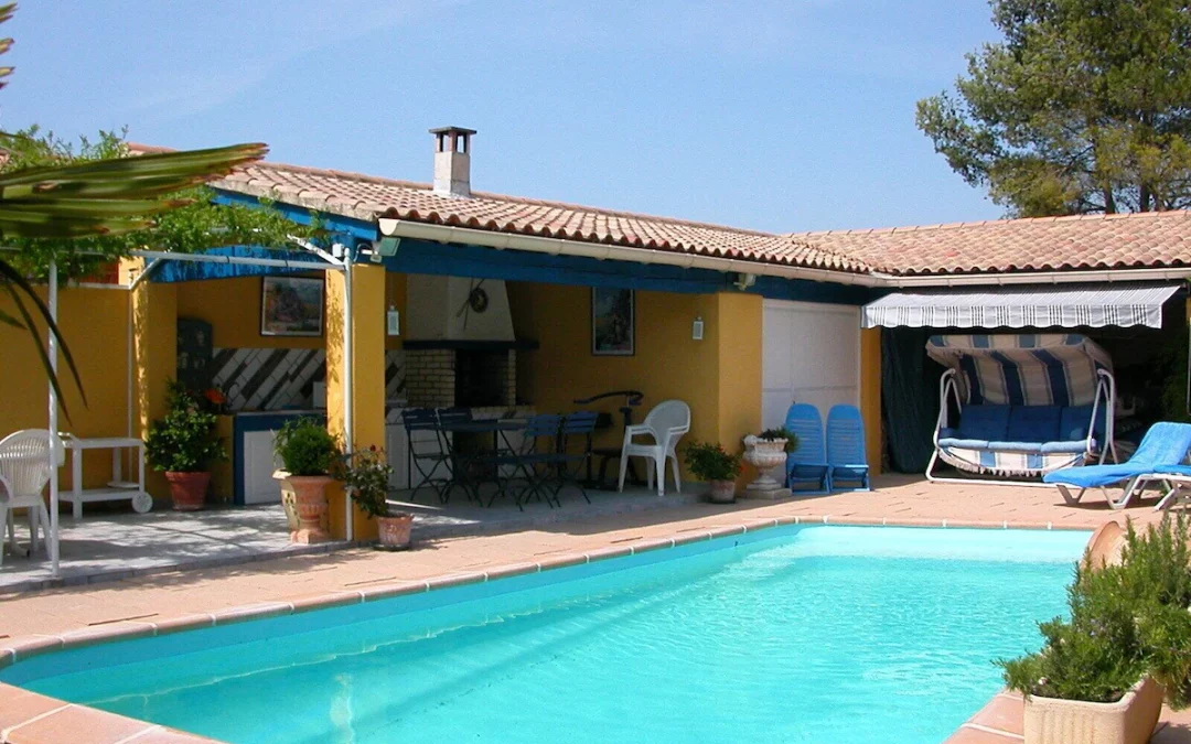 Location vacances à l&rsquo;Isle-sur-la-Sorgue avec piscine : les deux gîtes qu&rsquo;il vous faut